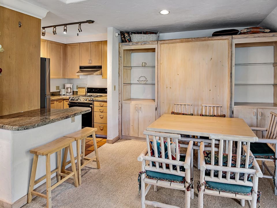Dining Area & Murphy Bed