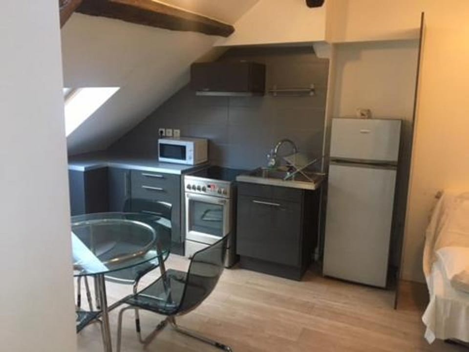 Apartment (15 rue de Malte, 75011 - Paris) | In-room safe, desk, soundproofing, free WiFi