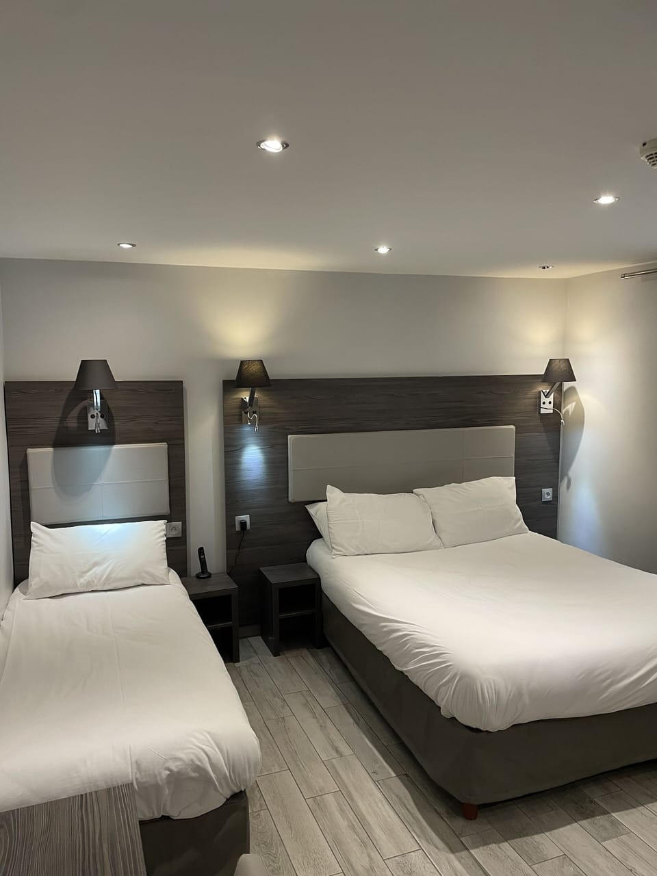 Triple Room | In-room safe, desk, soundproofing, free WiFi