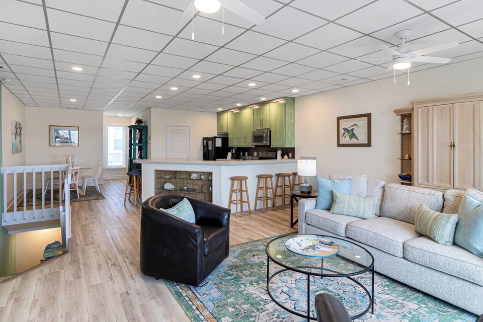 Open living room and kitchen

3rd Floor