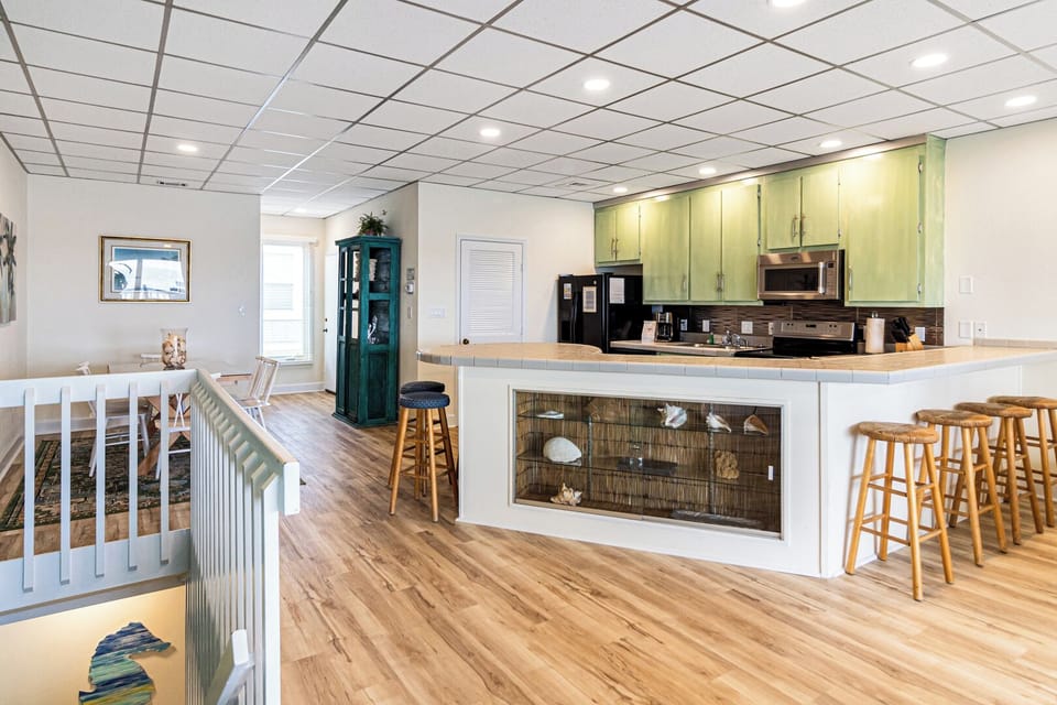 Kitchen and Dining Table

3rd Floor