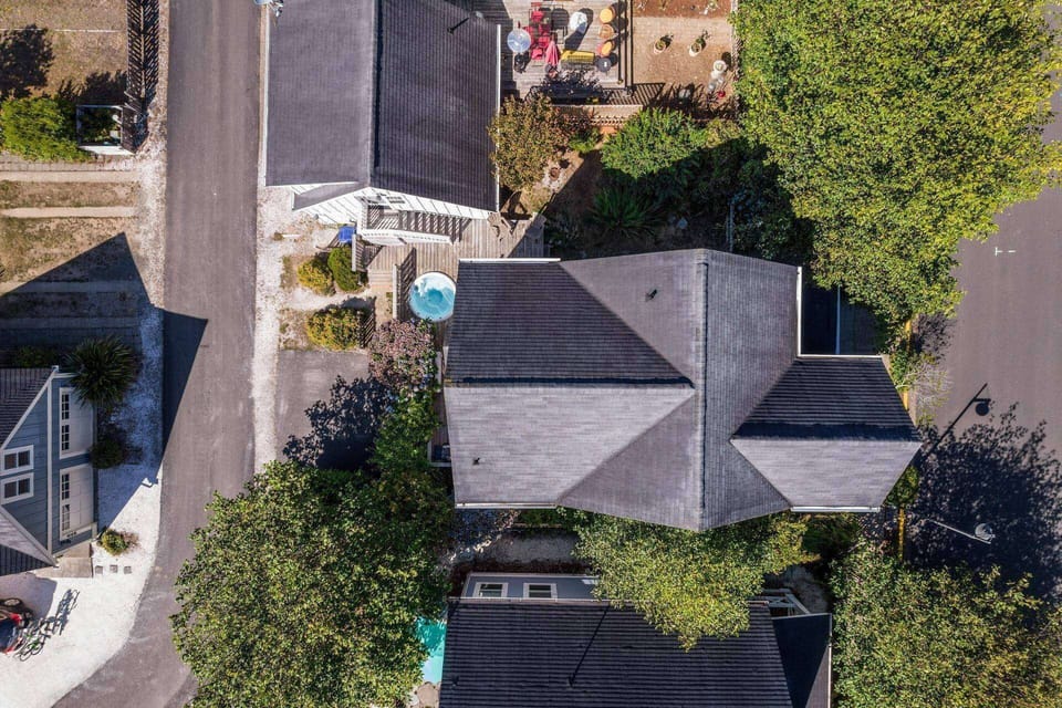 Great home in a fun neighborhood. Very close to beach access.  -Brandie E.