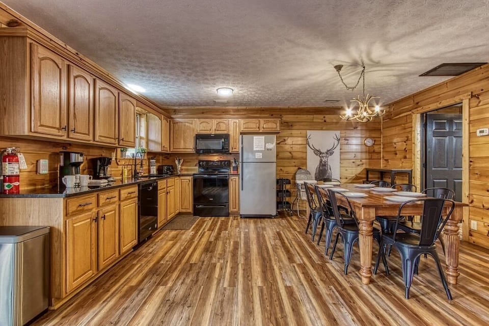 Modern Rustic's kitchen and dining area