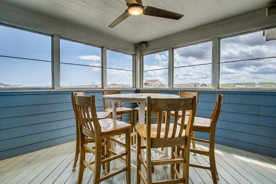 Top-Level Screened Porch
