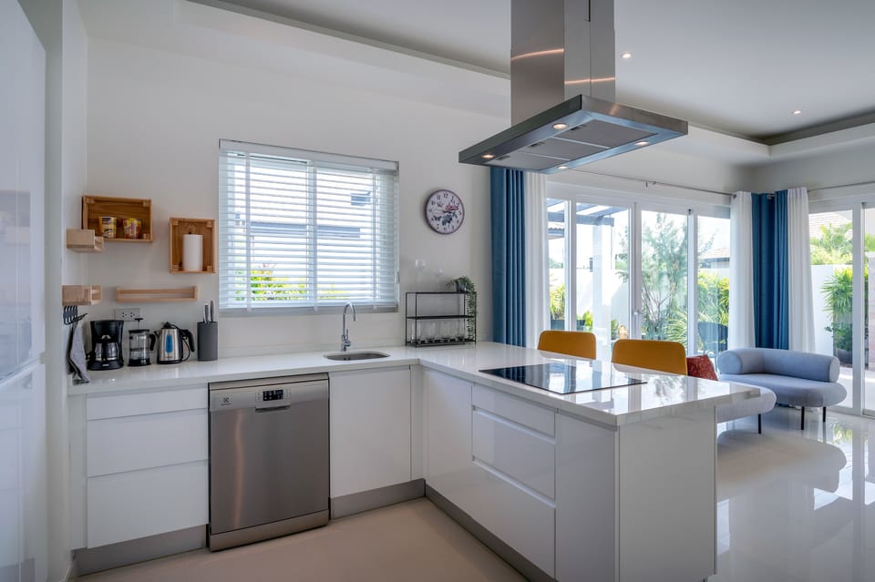 Classic Villa | Private kitchen | Fridge, microwave, oven, stovetop