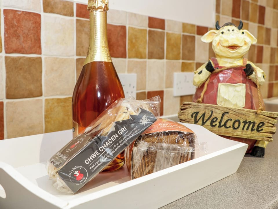 Cottage | Food and drink