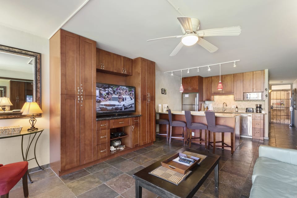 Leinaala Oceanfront #203  Panoramic Ocean View, Renovated, A/C, Great Rates! Apartment in Kihei