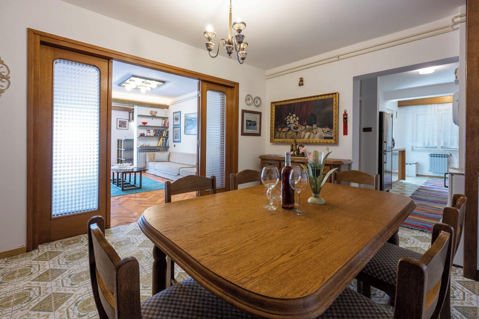 Apartment (A1) | Dining