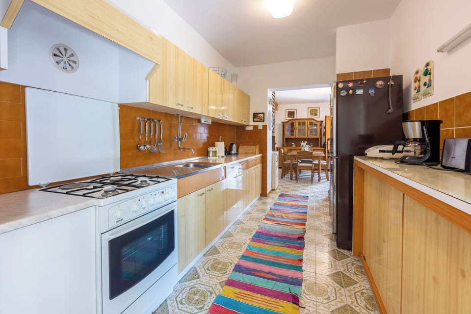 Apartment (A1) | Private kitchen | Fridge, oven, stovetop, espresso maker