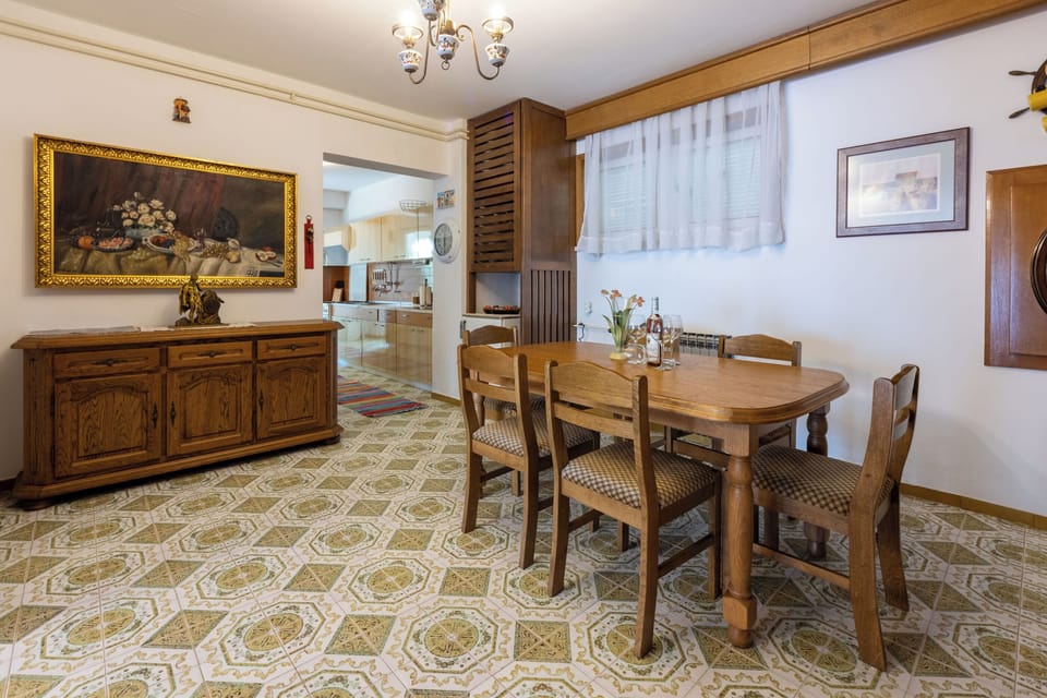 Apartment (A1) | Dining