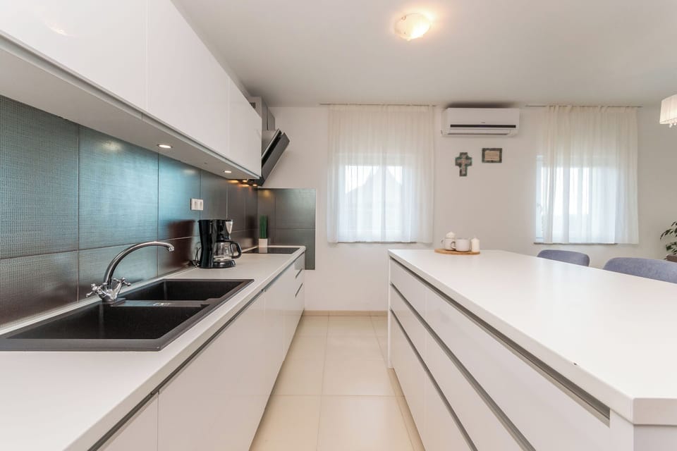 Espresso maker, fridge, oven, stovetop