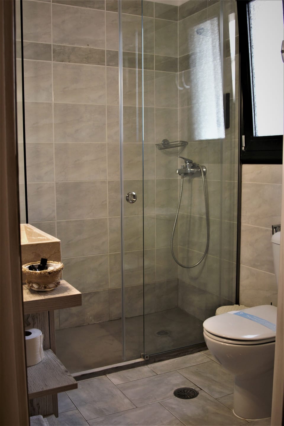 Shower, free toiletries, hair dryer, towels