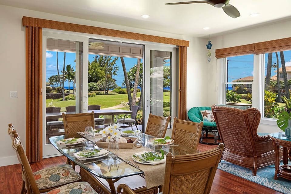 1ST FLOOR DINING AND LIVING AREA