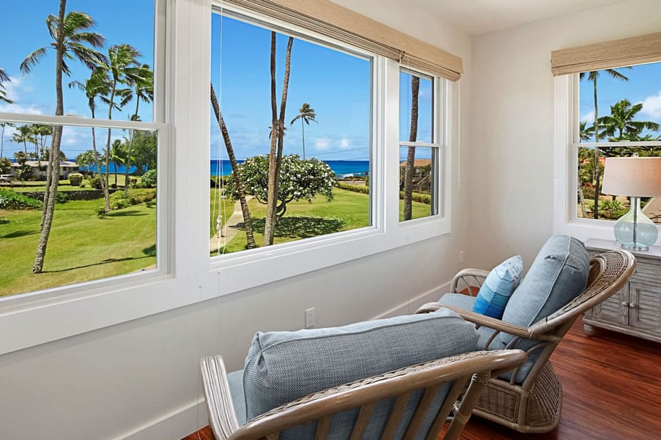 MASTER BEDROOM SITTING AREA WITH OCEAN VIEWS