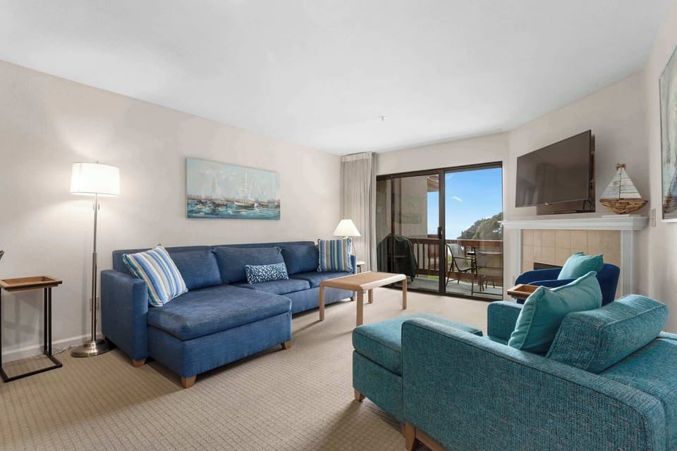 Living Room with Balcony 