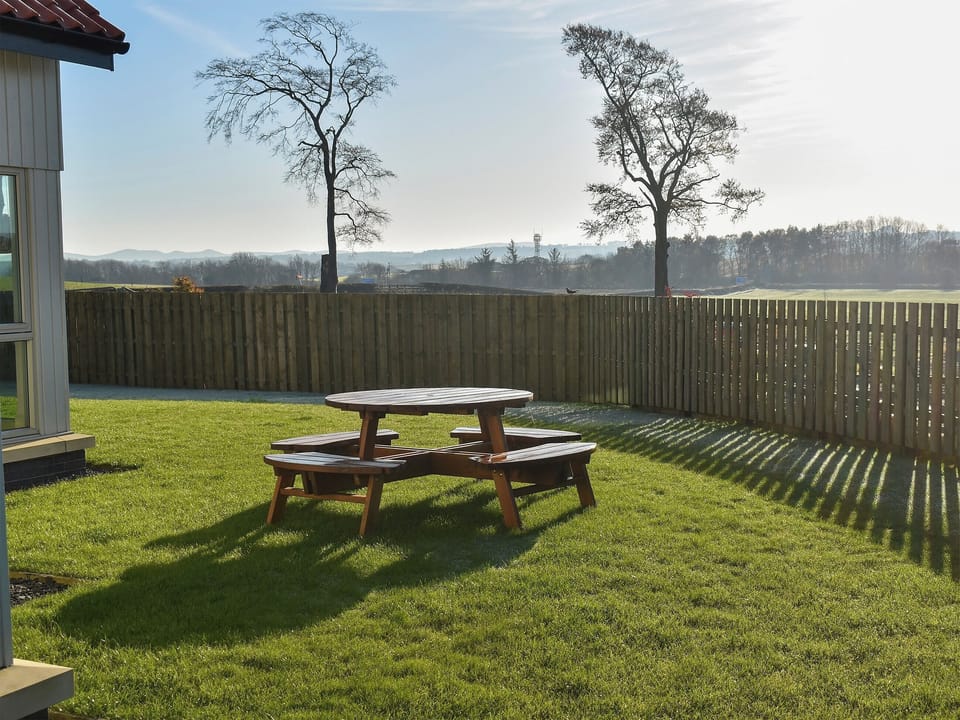 Tranquil sitting-out-area | Paddockhall Cottages, Linlithgow, near Edinburgh 