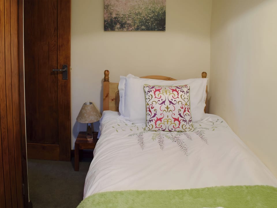 Comfy single bedroom | Hazel Cottage - Round Hill Farm, Kirkstone near Ambleside