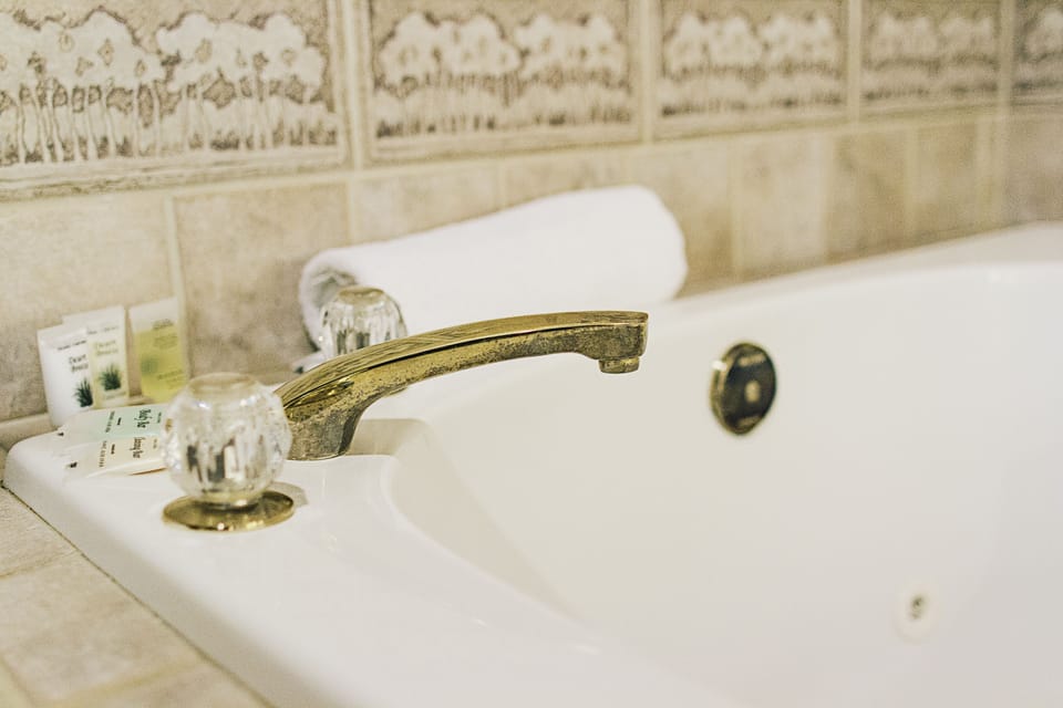 Suite, 1 King Bed, Jetted Tub | Jetted tub