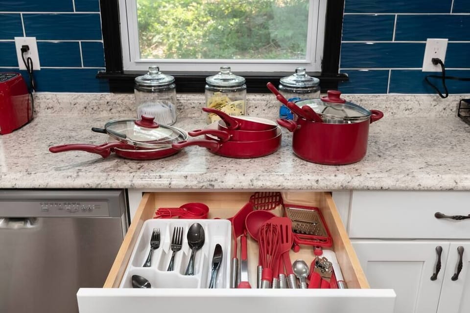 Fully stocked kitchen to cook. Free keurig coffee, splenda, creamer, tea and much more.
