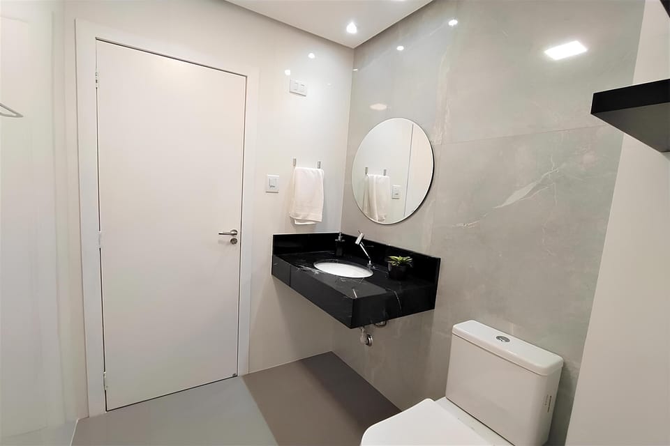 Apartment | Bathroom | Shower, hair dryer, towels, soap