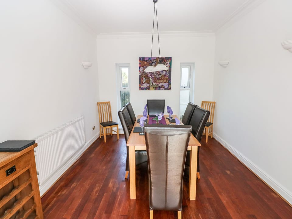 Cottage | Private kitchen | Fridge, microwave, dishwasher, electric kettle