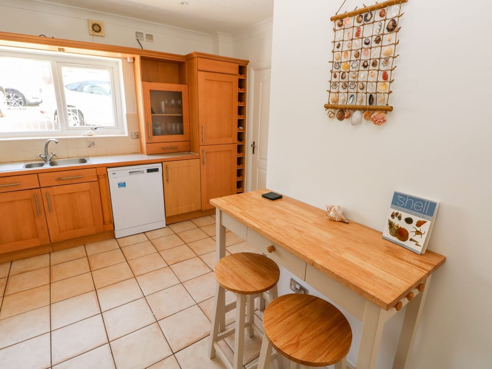 Cottage | Private kitchen | Fridge, microwave, dishwasher, electric kettle