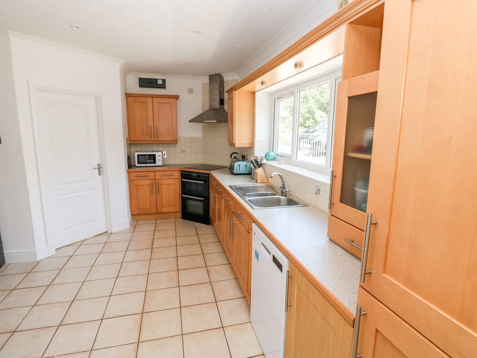 Cottage | Private kitchen | Fridge, microwave, dishwasher, electric kettle