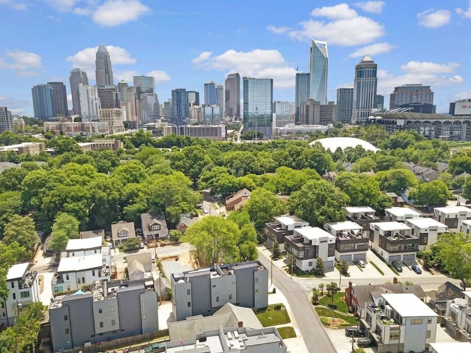 City Skyline Views!