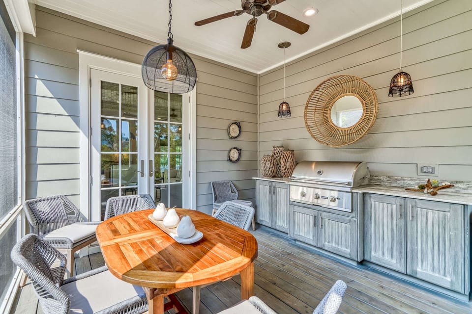 Screened-in patio with Summer Kitchen