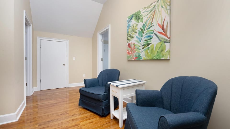 2nd Floor Sitting Area (Main House)