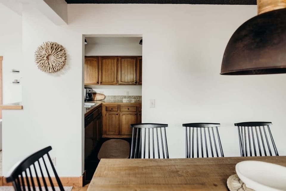 Dining room leading into the kitchen