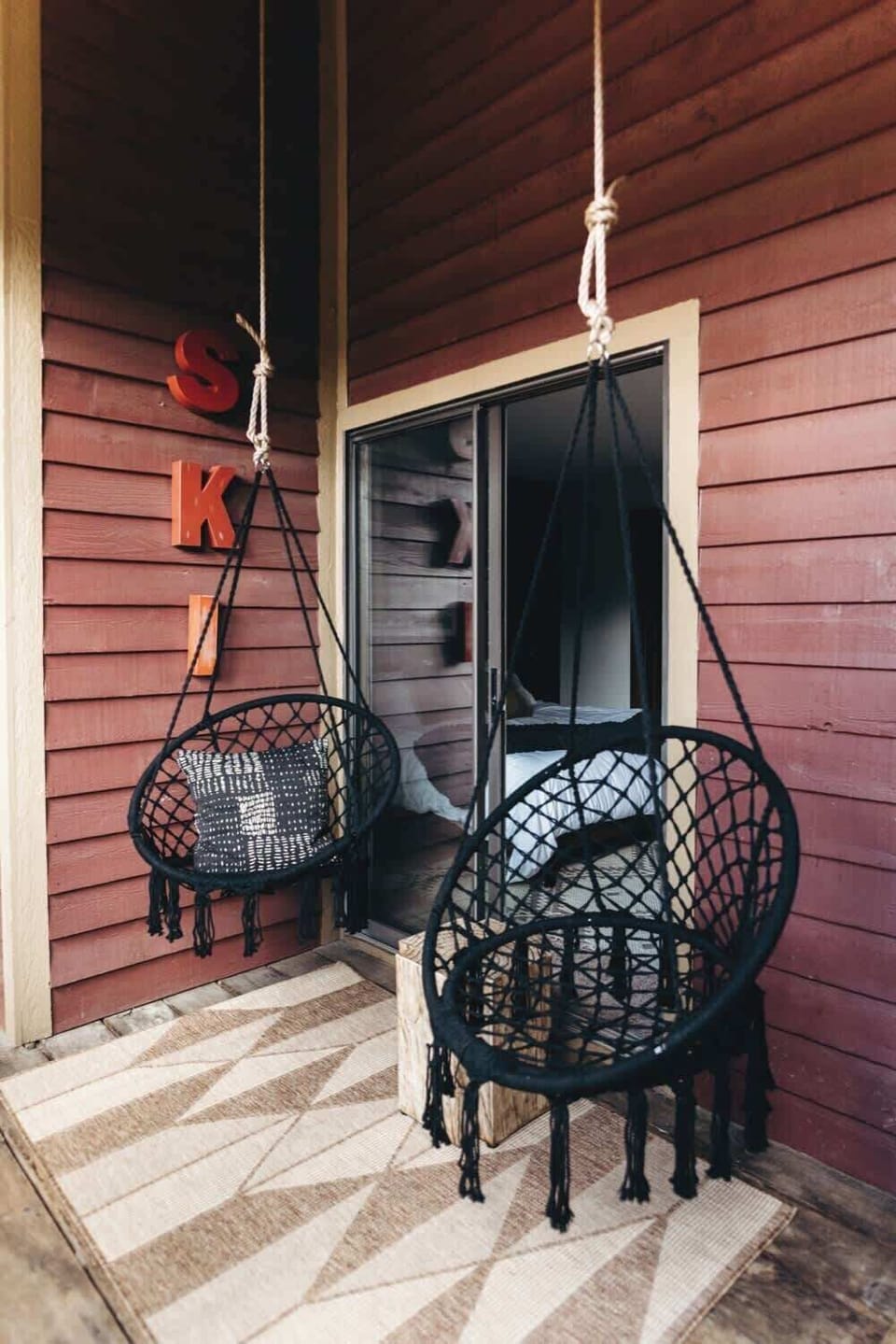 Entry balcony seating