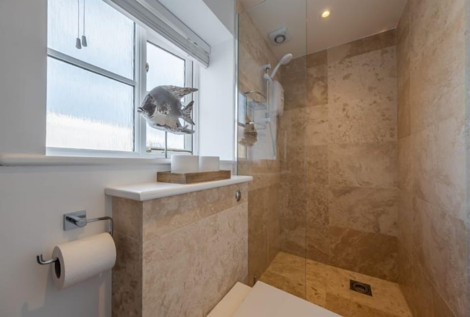 Ground floor: Wet room