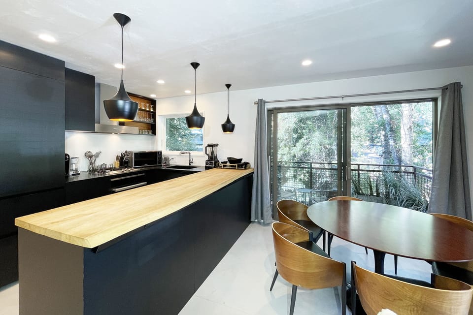 2.04-telluride-bear-creek-modern-4-kitchen_and_dining_area_1