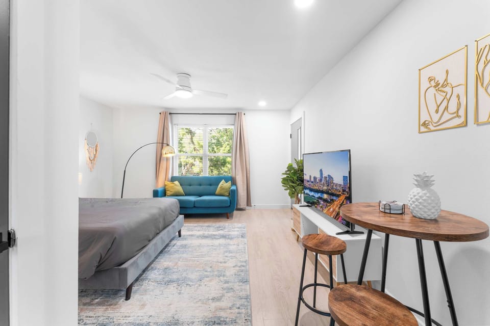 Bedroom/living room