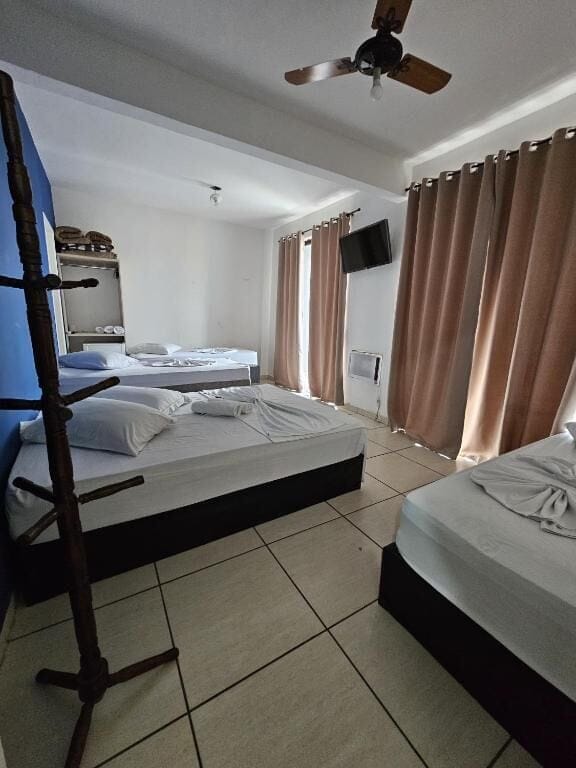 Hypo-allergenic bedding, free WiFi, bed sheets