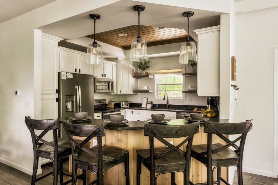 A beautiful fully stocked kitchen with everything you could possibly need!