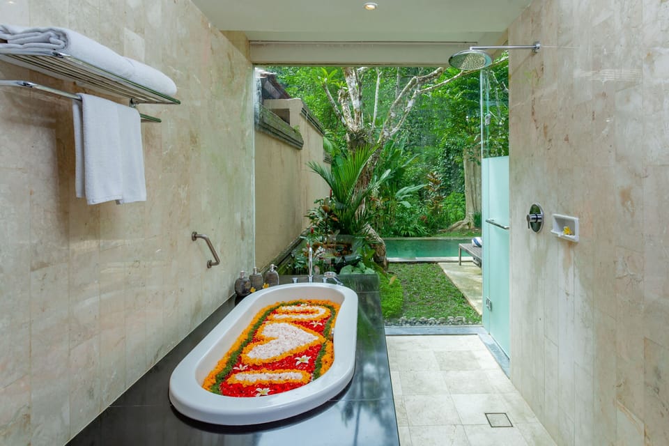 One Bedroom Pool Villa with Valley View | Deep soaking bathtub