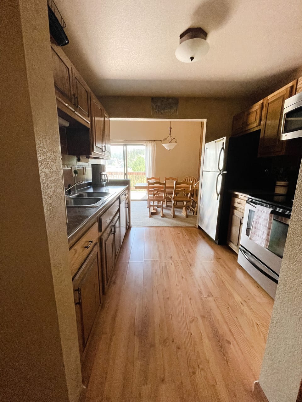 The kitchen is fully stocked for cooking. 