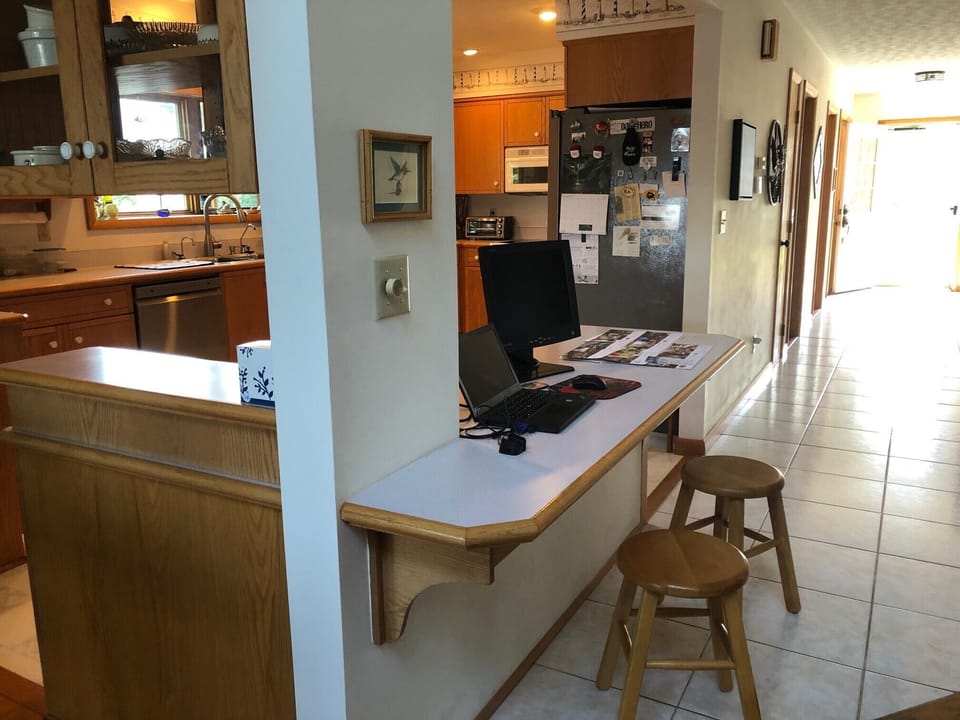 Counter seating on both sides with 4 stools