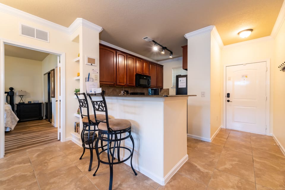 Kitchen with breakfast bar seating