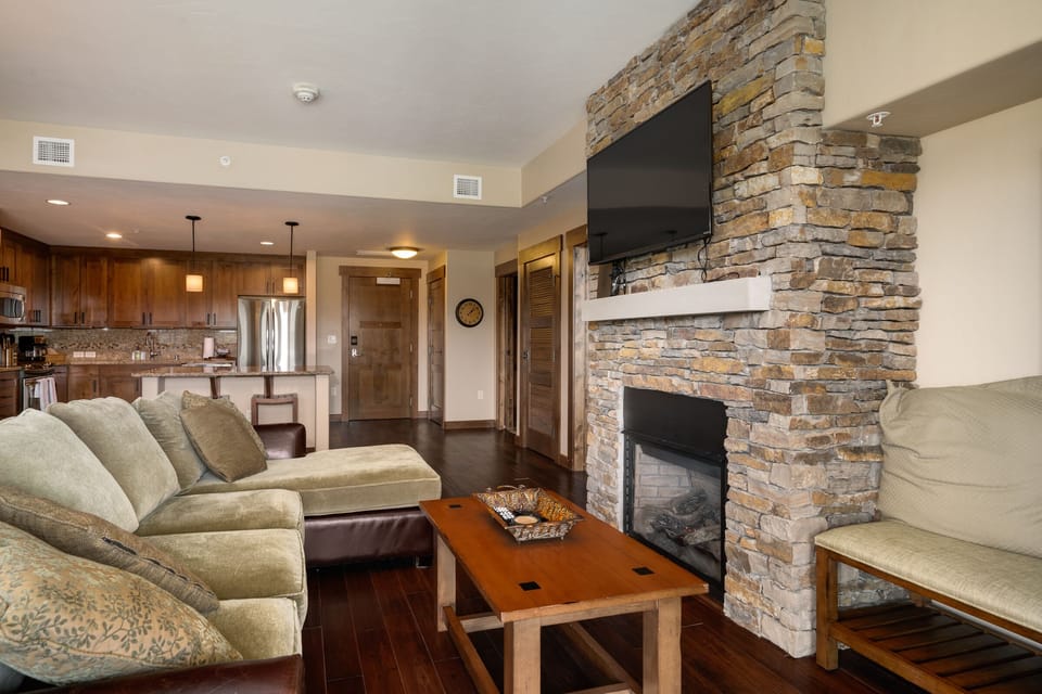 Walk right into an open living space, complete with hardwood floors and modern furnishings!