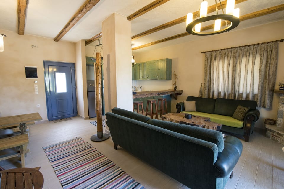 Gallery Villa | Living area | 30-inch flat-screen TV with digital channels, TV, fireplace