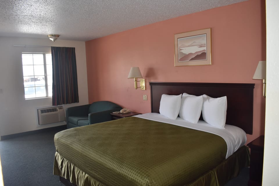 Economy Single Room, Non Smoking | Blackout drapes, iron/ironing board, free WiFi, bed sheets