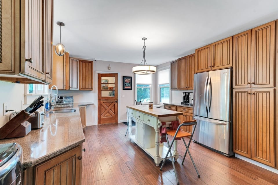 Hardwood, Flooring, Room, Indoors, Kitchen