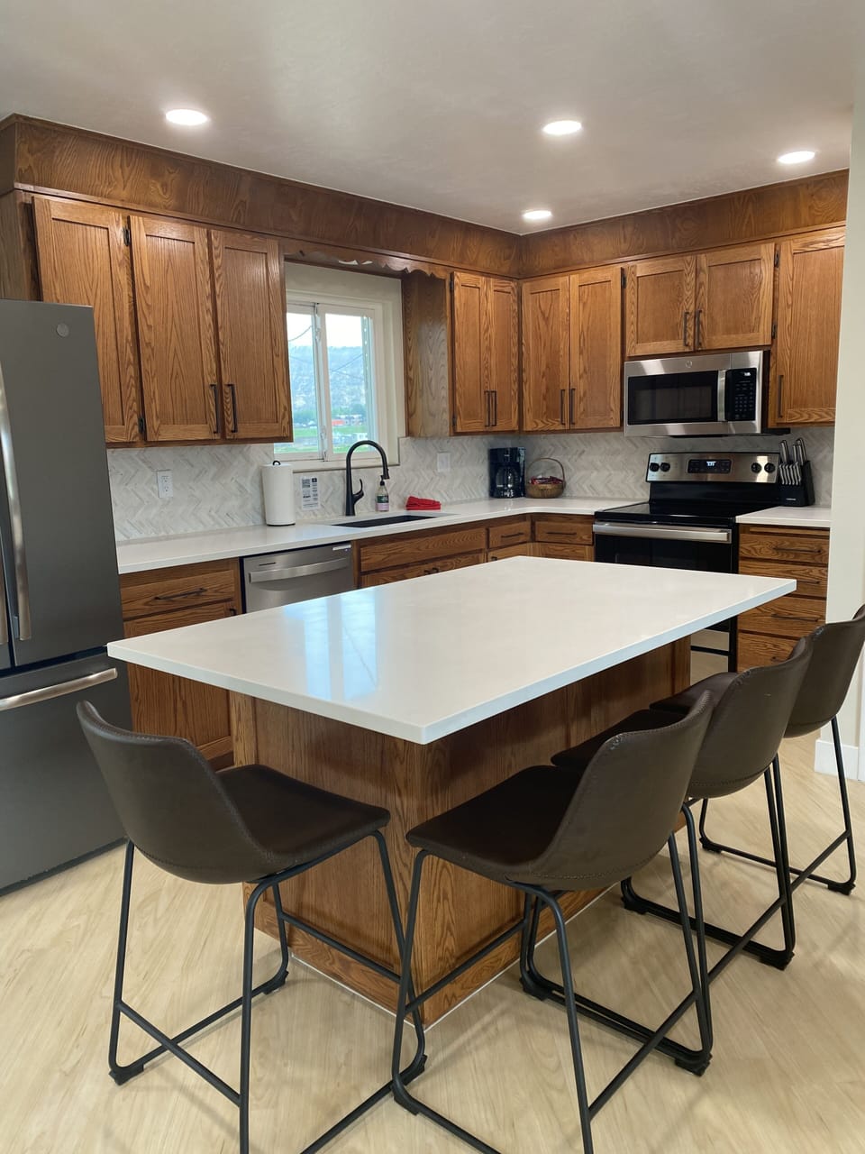Full kitchen 