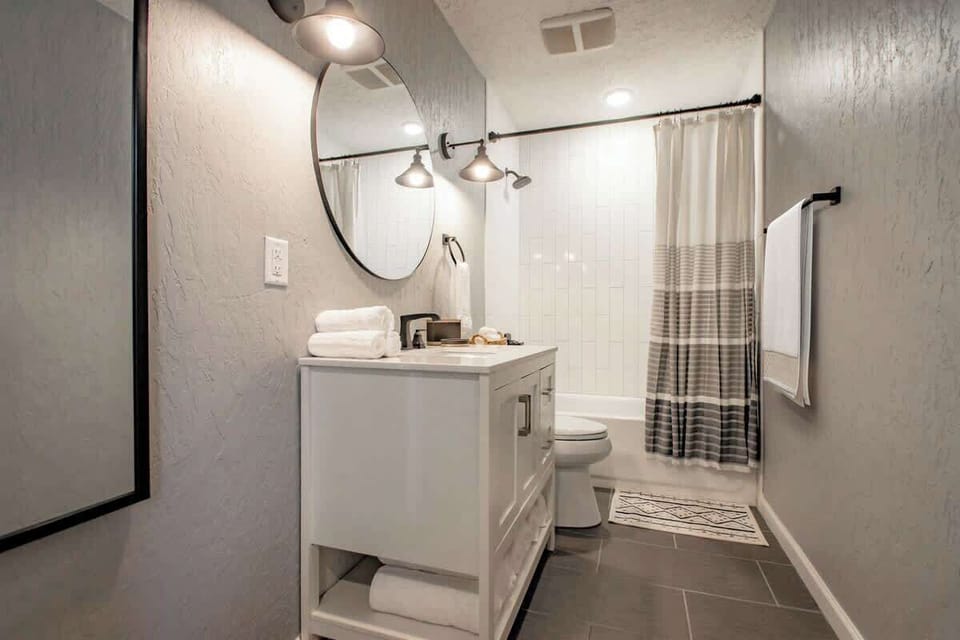 Hall Bath, just off the 3rd bedroom.