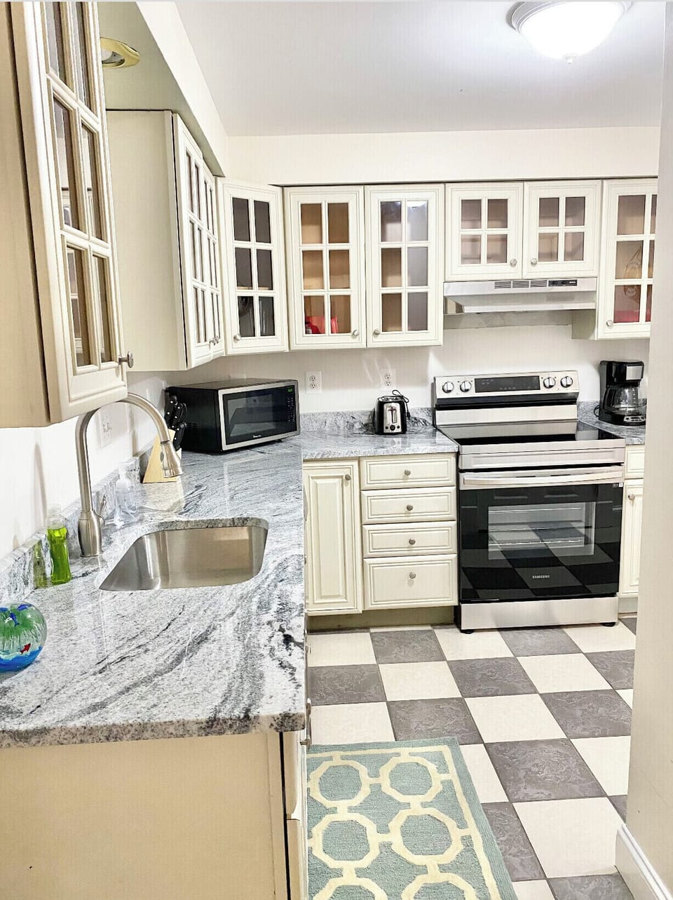 Downstairs kitchen 
