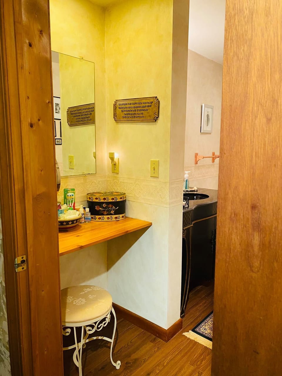 Bathroom makeup vanity