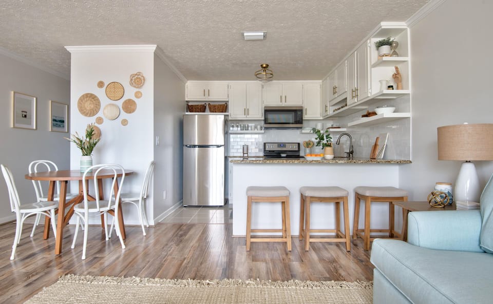 Fully stocked kitchen with bar and dining table for 4